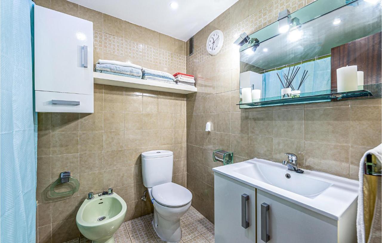 4 Bedroom Nice Apartment In Torremolinos Buitenkant foto